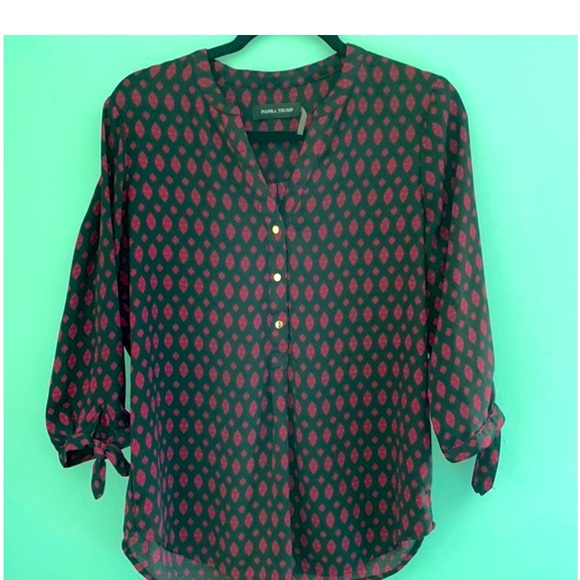 IVANKA TRUMP Black V-Neck Geometric Design Blouse NWOT - Picture 1 of 10